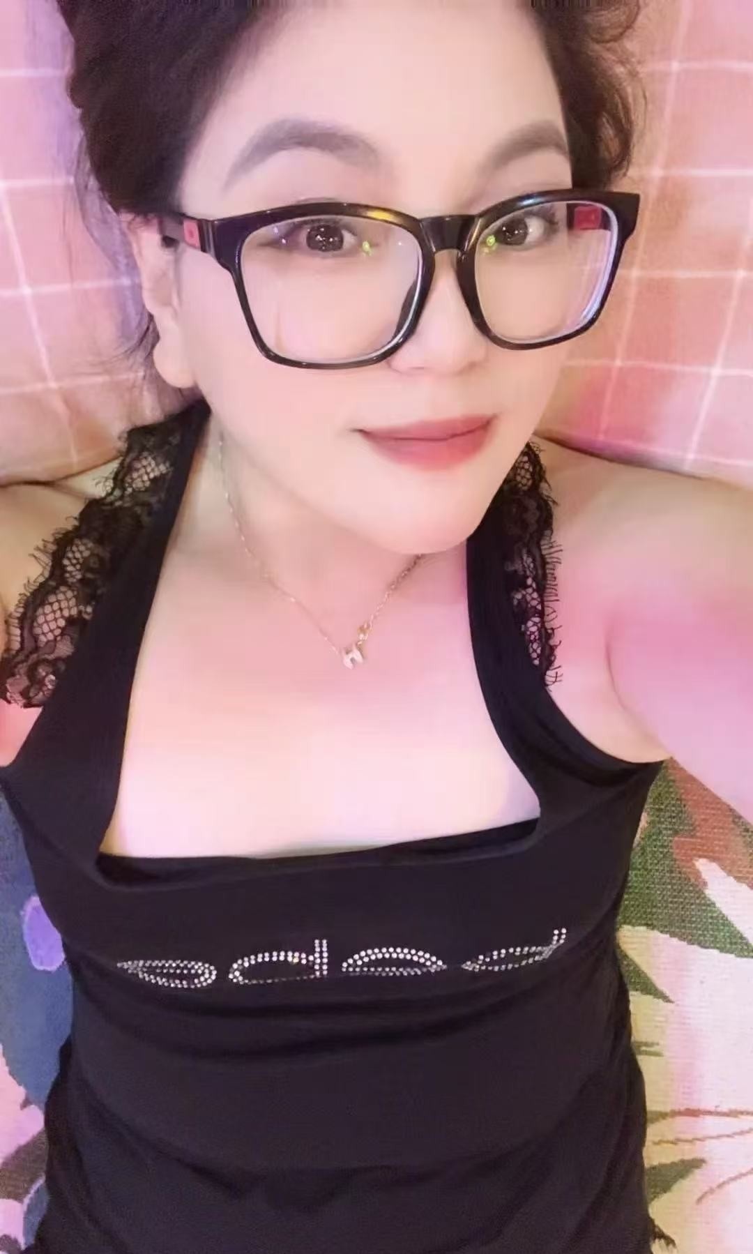 热情丰满的薇薇