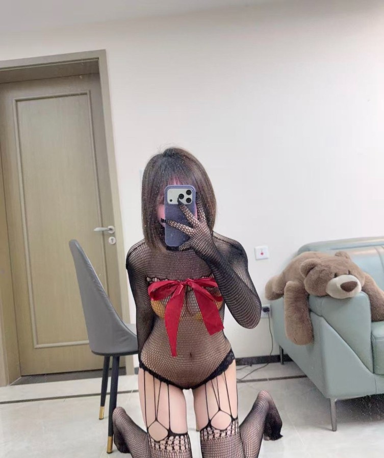 极品短发女友丁丁