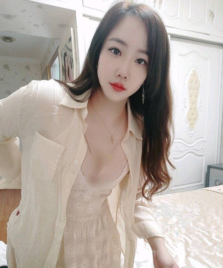 三点粉骚妇姐姐