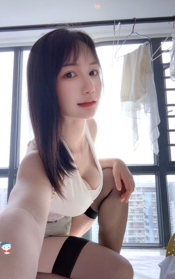 玉林大胸小姐姐