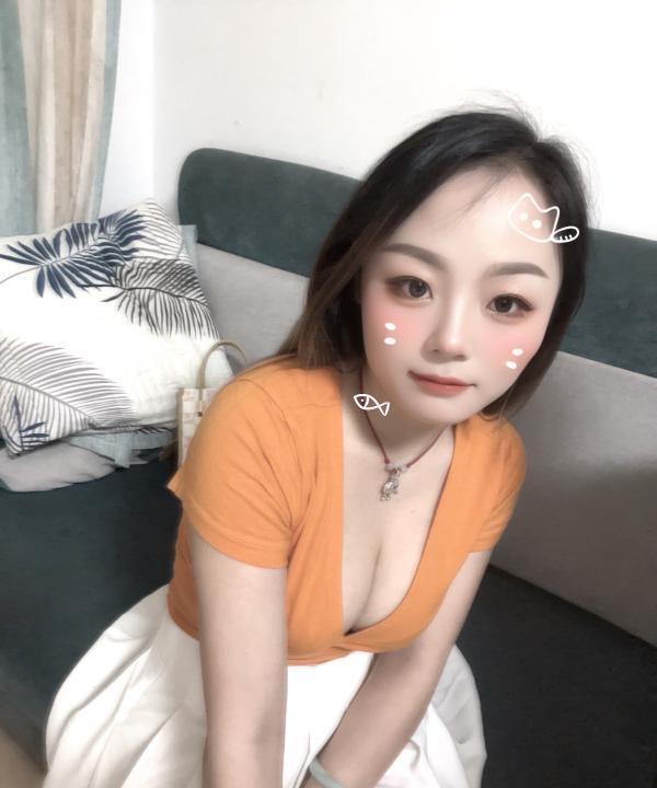性价比服务型大胸妹