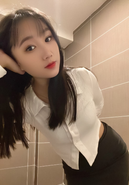 丰乳翘臀嫩妹子