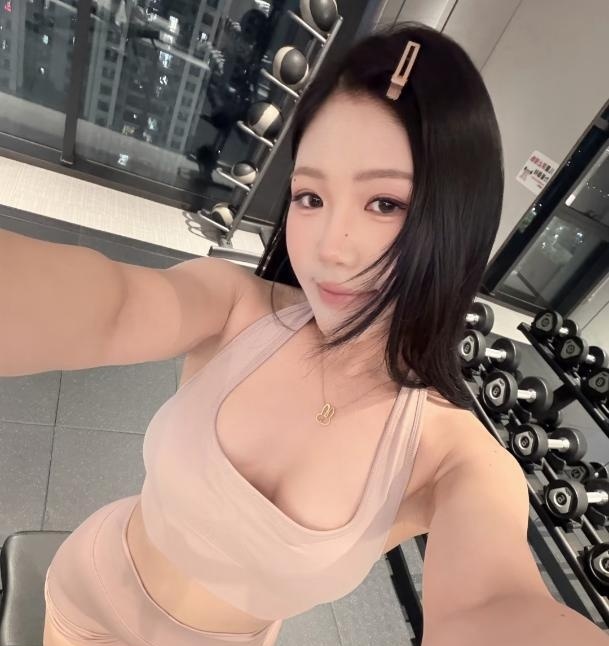 爱健身美女晚晴