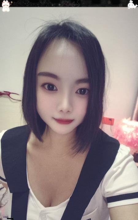 返食短发木瓜奶少妇
