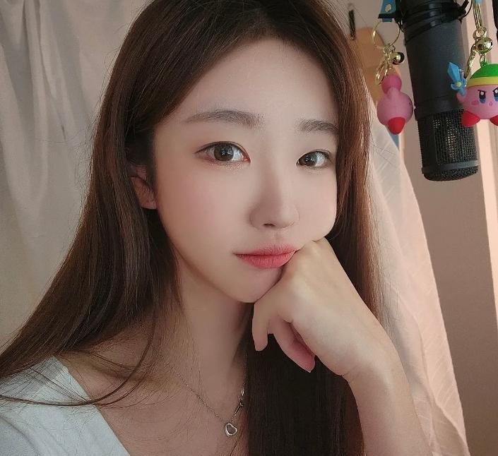 清纯大奶妹兼职