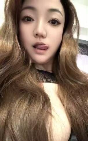罗湖妩媚一笑