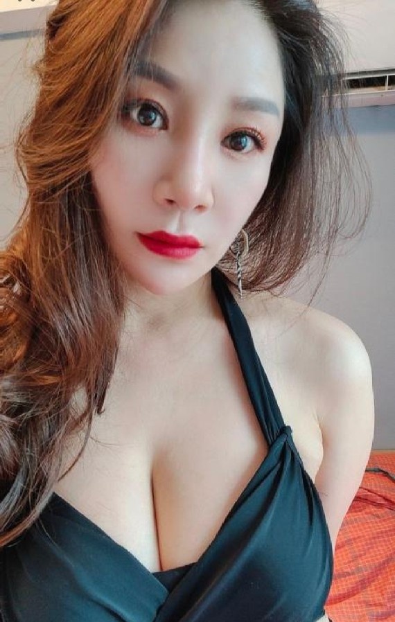 性感巨乳轻熟少妇