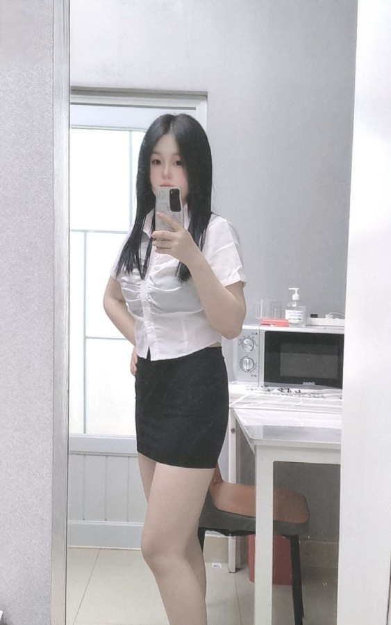 甜甜肤白大长腿