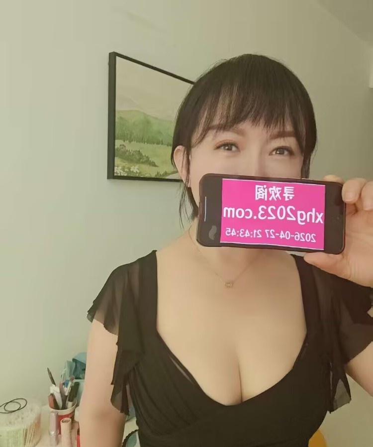 前凸后翘蜜桃臀甜甜
