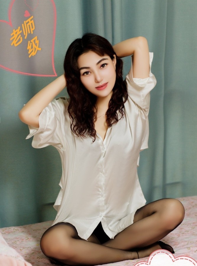 宝安西乡亲表姐妹双飞莞式水床服务小倩