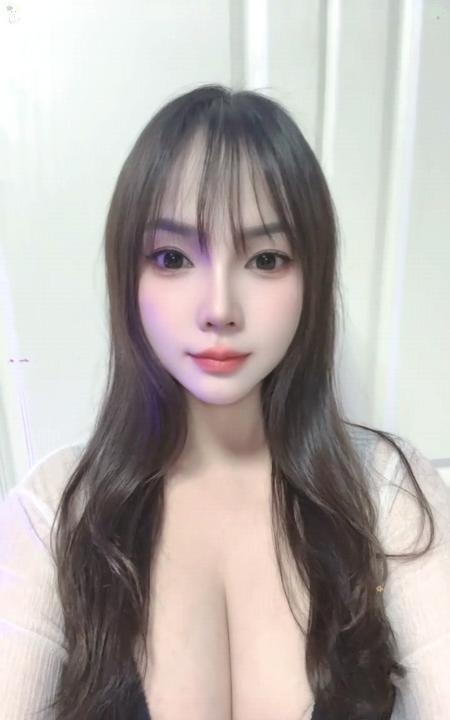雁塔雪白大胸丽莎