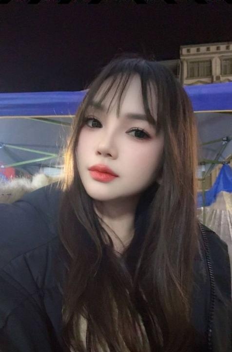 雁塔雪白大胸丽莎
