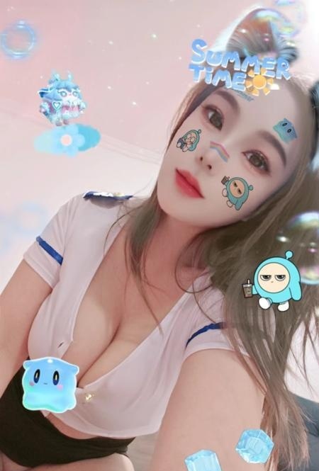 镜前紧B爆乳骚妹西西