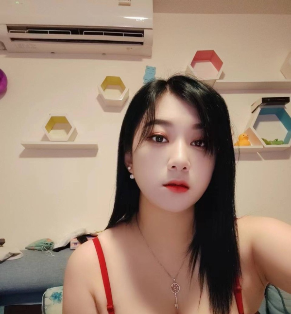 巨乳潼潼
