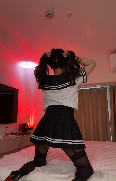 双马尾骚货