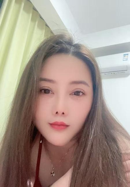 大胸服务小少妇