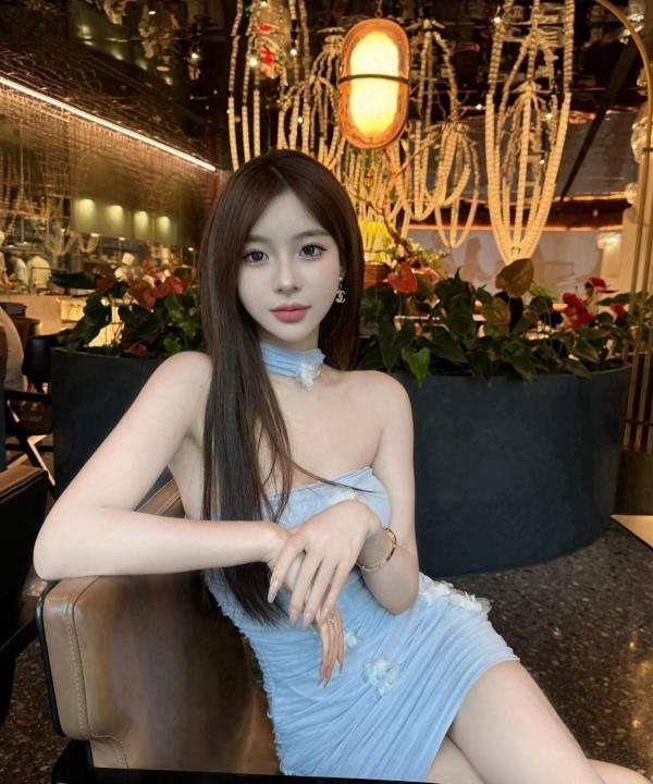 性感红唇大长腿