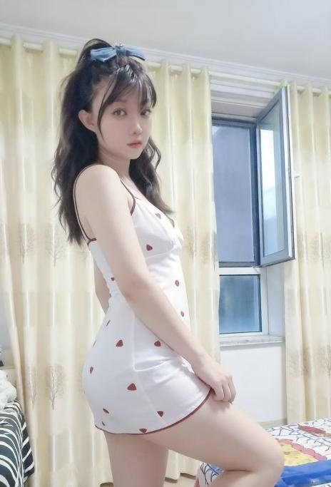临平大胸小姐姐