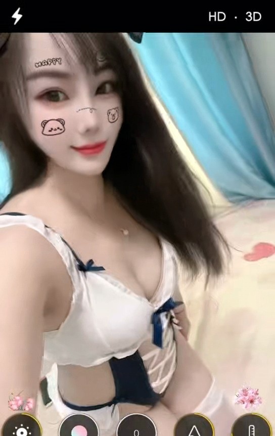 白嫩年轻妹子