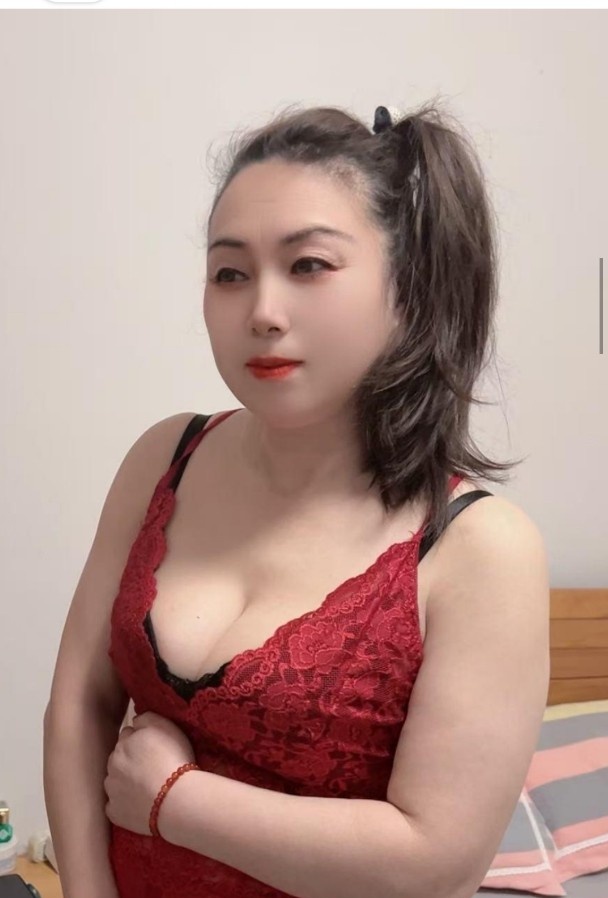 胸大翘臀泄火女琴姐