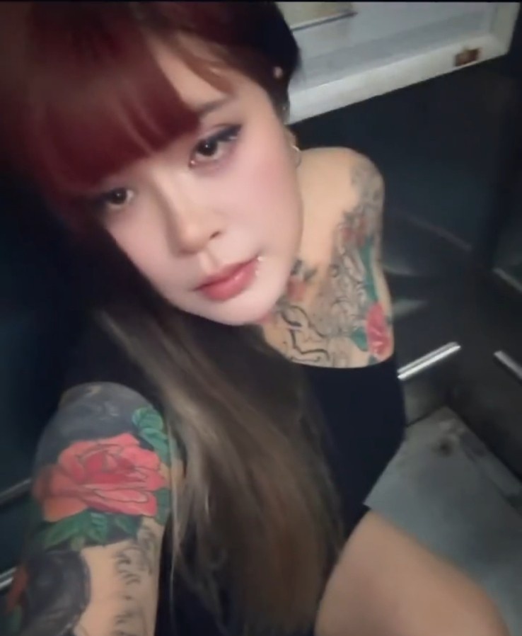 打卡南阳巨乳花奶瓶姐
