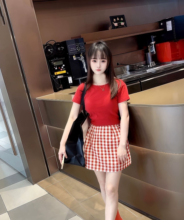 童颜依恋小可爱