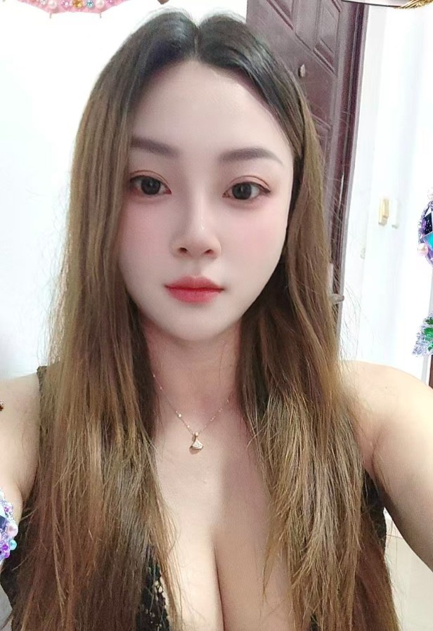 吴江黑丝翘臀少妇