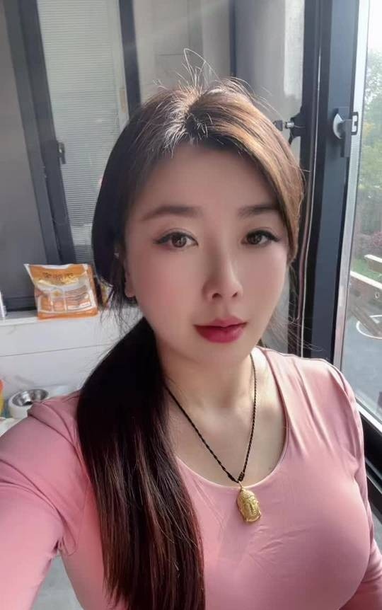 丰乳翘臀三通骚货少妇