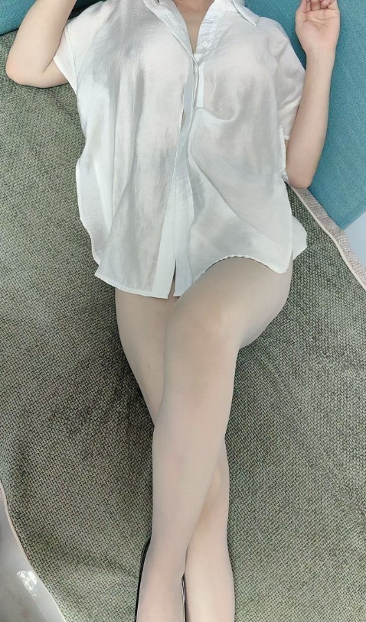 三刷雨花性感小骚妇