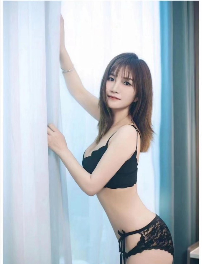 六合翘臀御姐妍妍