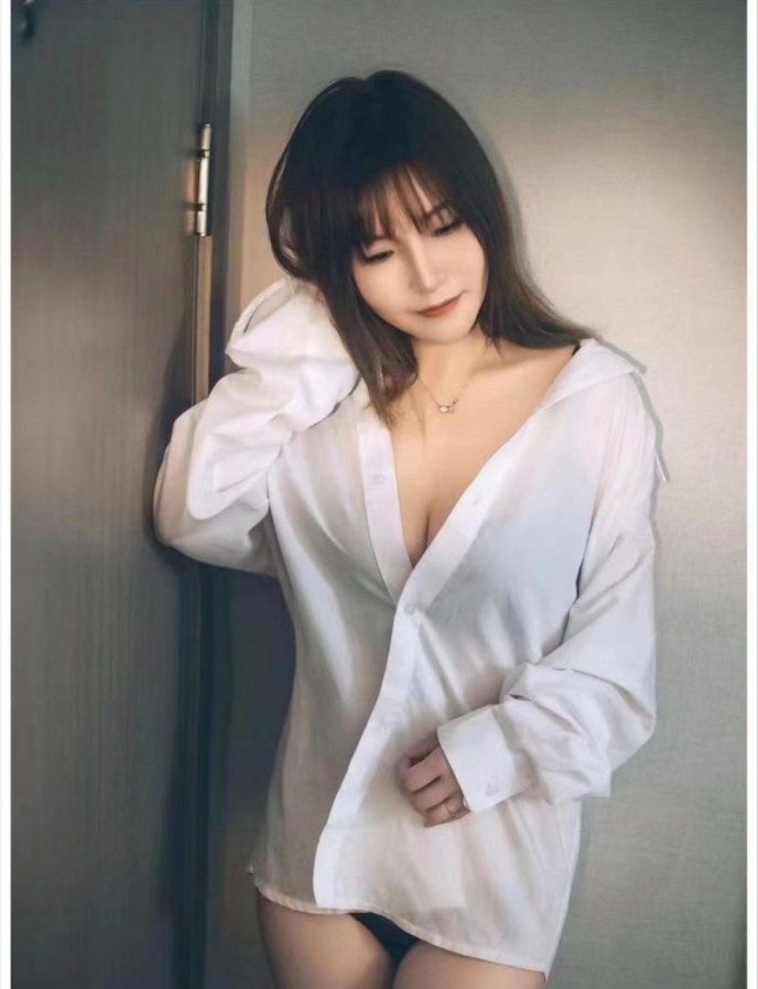 六合翘臀御姐妍妍
