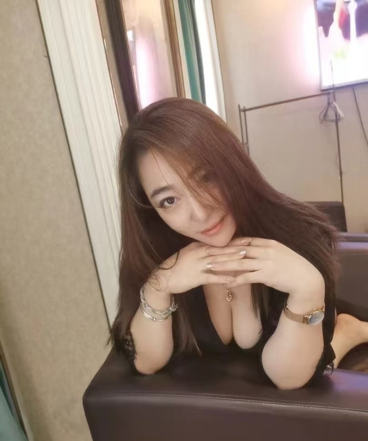 中山大奶少妇