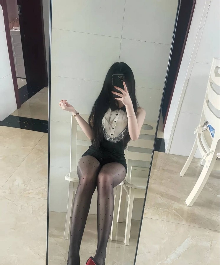魔都黑丝小萝莉