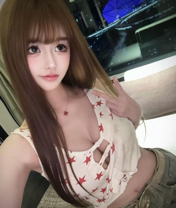 清纯大胸妹子