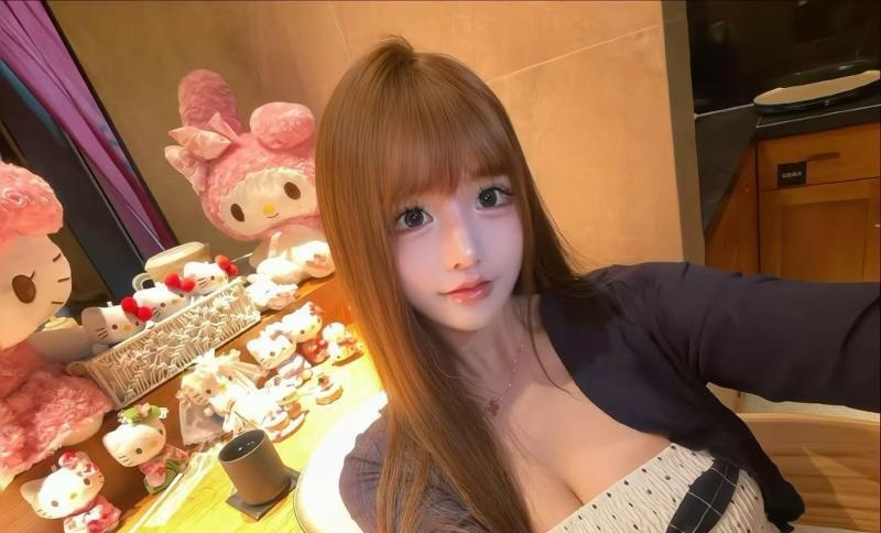 清纯大胸妹子