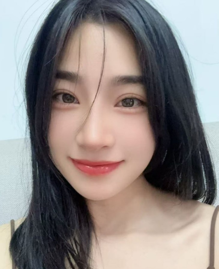 厦门市05年清纯唯美白虎少女又粉又嫩的泄欲尤物