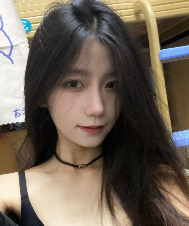 重庆市05后极品嫩妹听话乖巧可调教还是敏感体质(可外出)