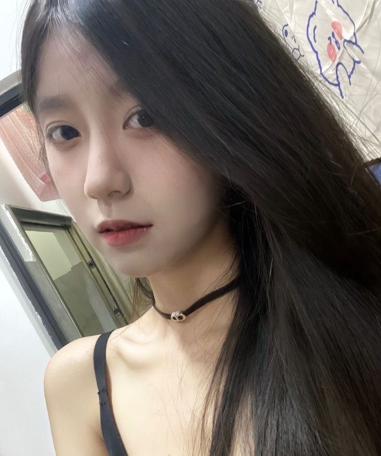 重庆市05后极品嫩妹听话乖巧可调教还是敏感体质(可外出)
