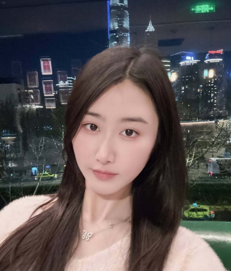 马鞍山又粉又嫩的母狗跪舔深喉口交项圈拴链狂干骚穴