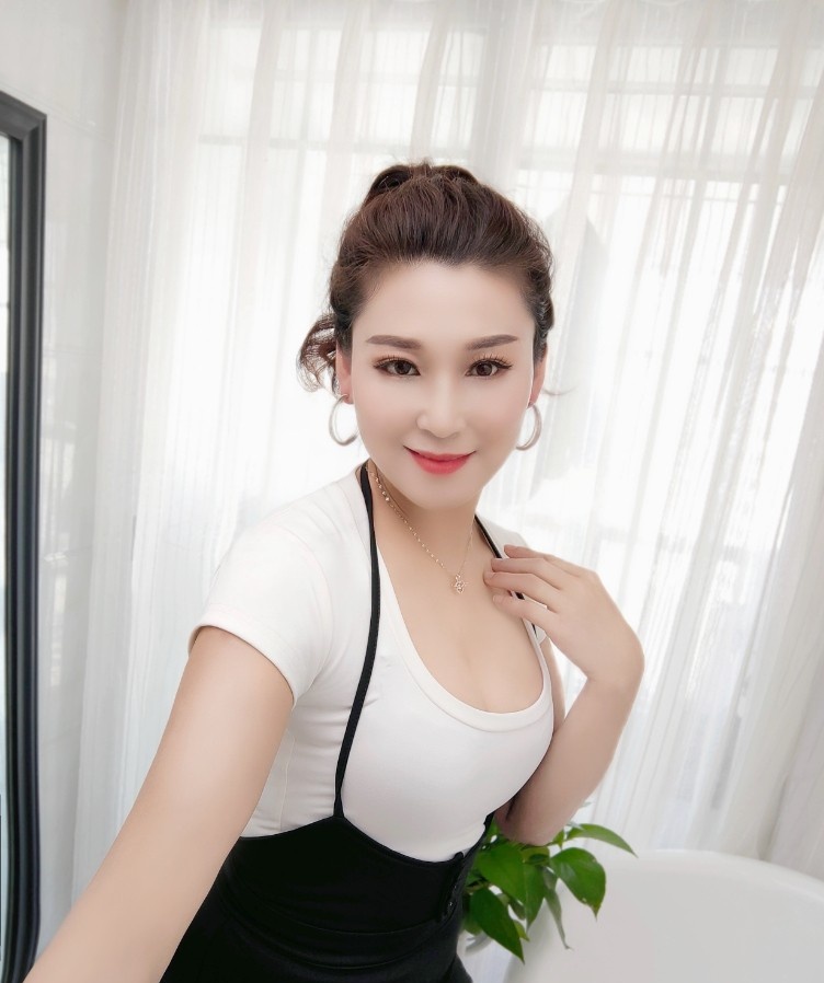 熟妇可潮吹后花园sm