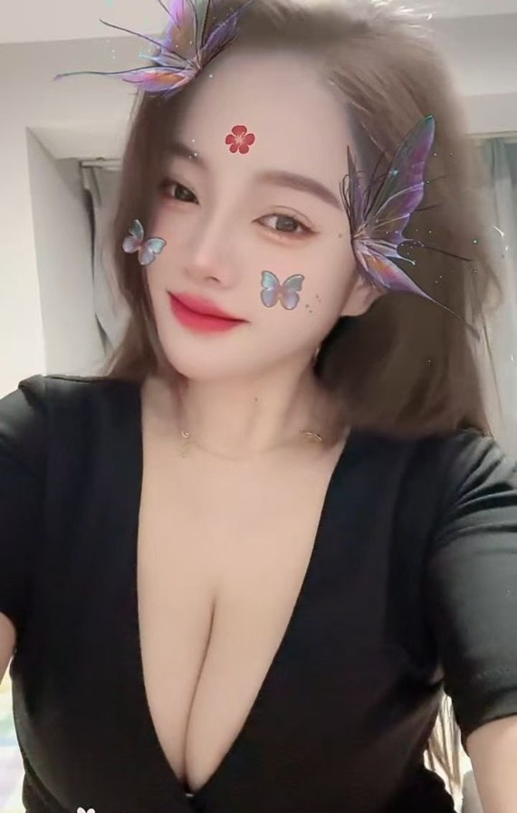 常州肤白大奶美女
