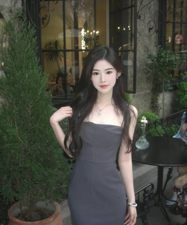 高挑可爱妹子小洋
