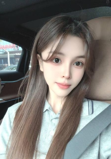 栖霞靓妹允儿