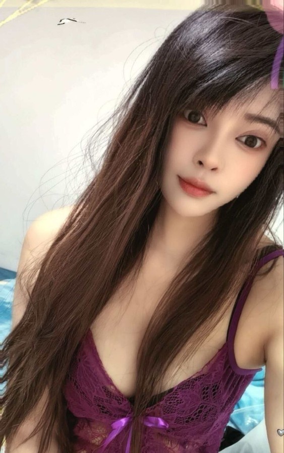 短裙黑丝小少妇