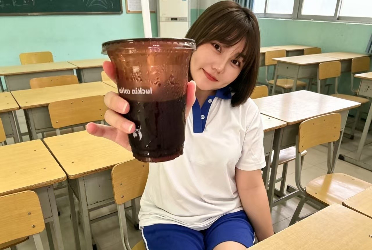 翘臀一线天宝宝