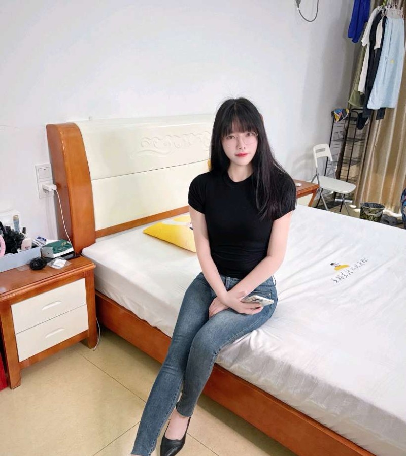 虎丘大胸眼镜妹