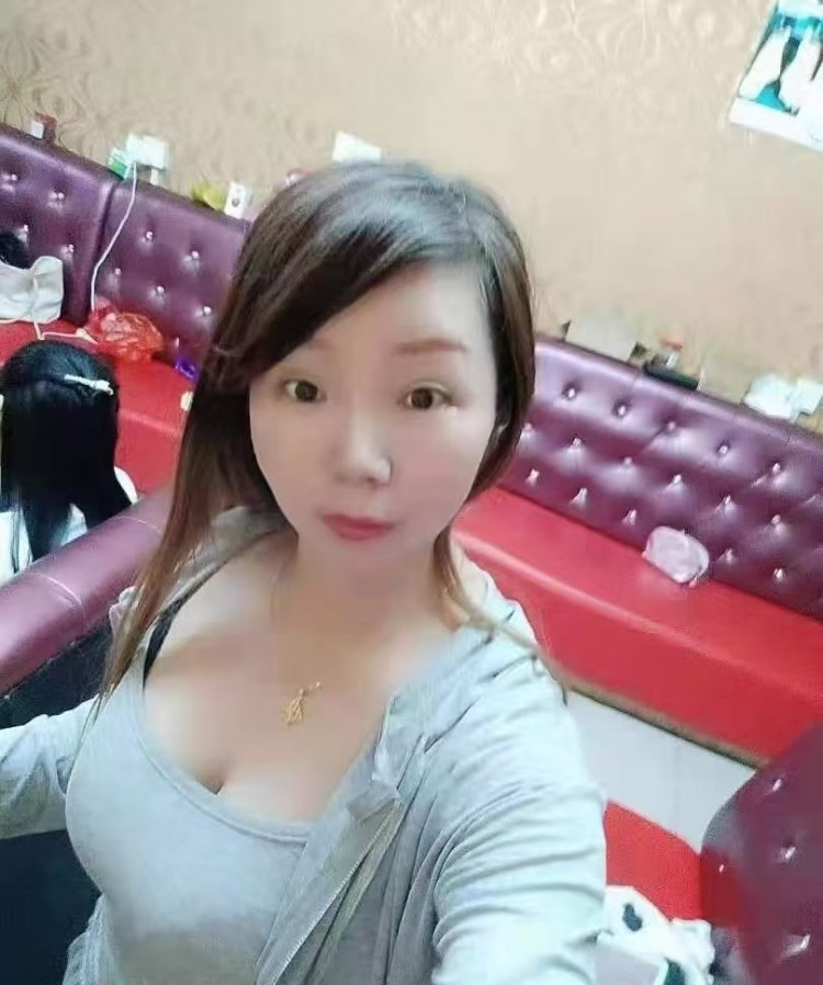 宝安上门大奶少妇