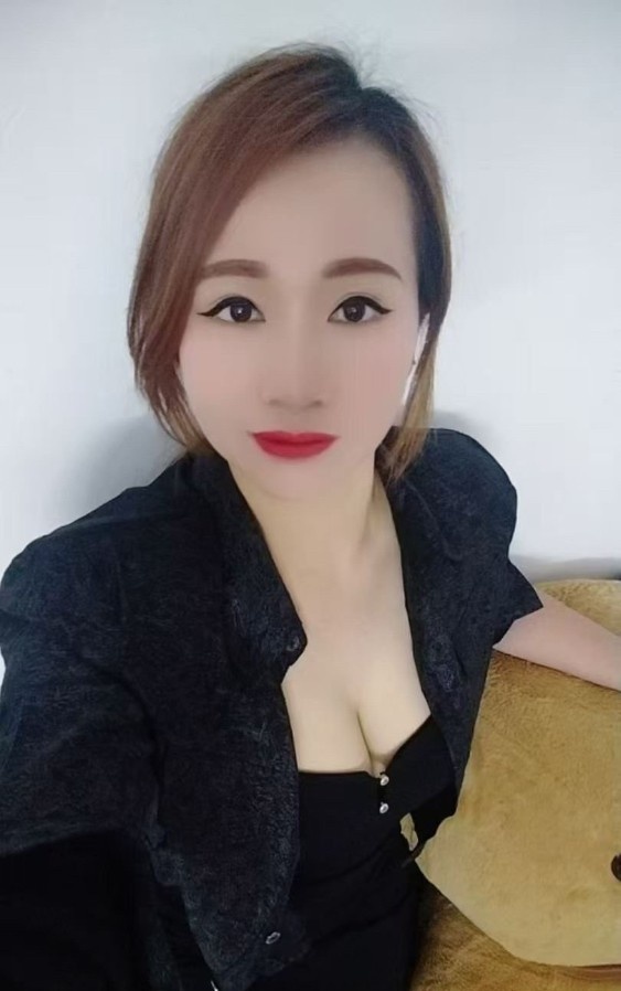 白云潮喷骚妹小黎