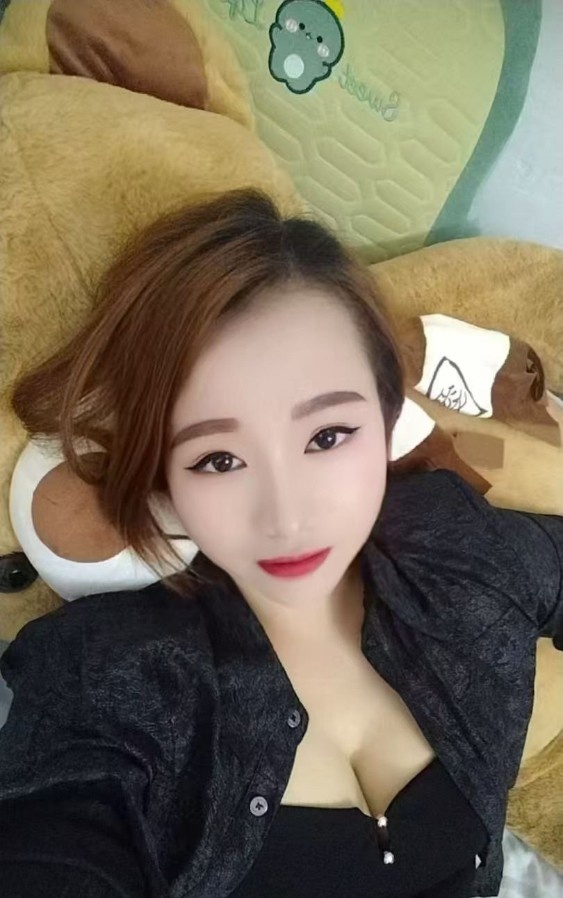 白云潮喷骚妹小黎