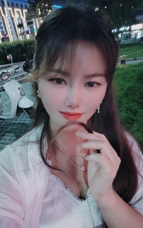 吴中大奶好身材小姐姐